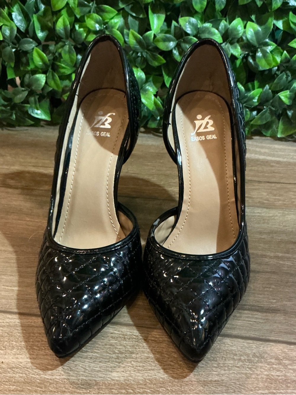 NWOT Easos Geal Black Quilted Patent Pointed Toe Heels Size 7.5